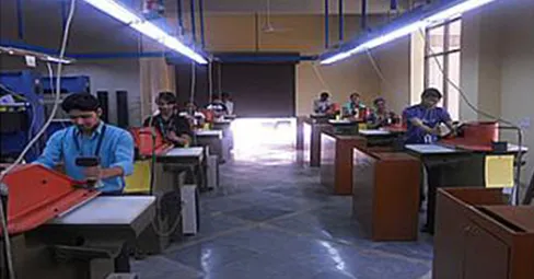 FDDI Kolkata Cutting/Closing Lab